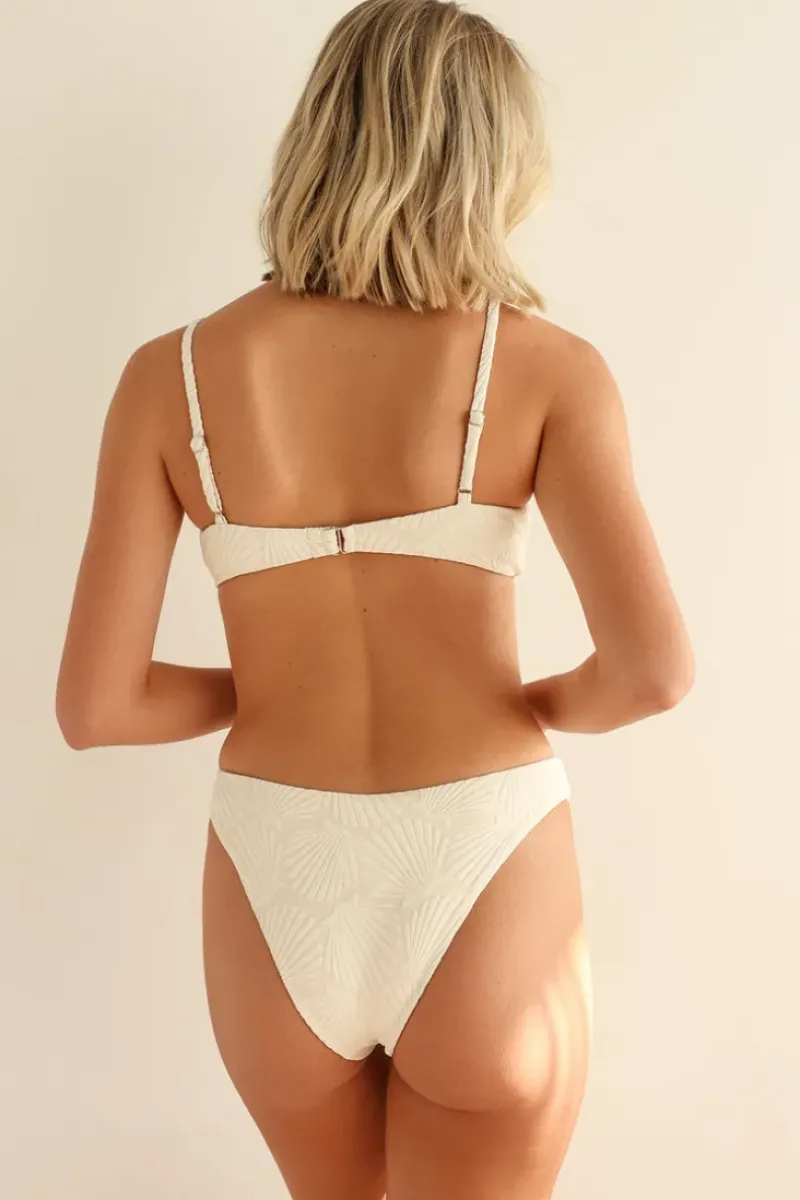 Hot Gardenia Seashell Triangle Cheeky Set Triangle|Sets
